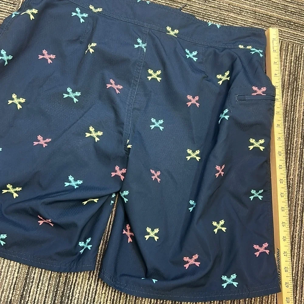 Vineyard Vines Men’s Fishbone Board Shorts Swim Trunks Blue Size 34”